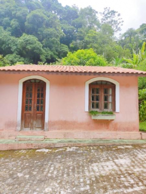 Chalé 2 Quartos Churrasqueira Cozinha Chuveiro Quente Açude Pesca Jardim Grande Aceita Pets